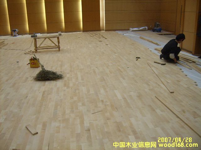 �\�ӵذ壨��ľ����Ԕ��(x��)��B