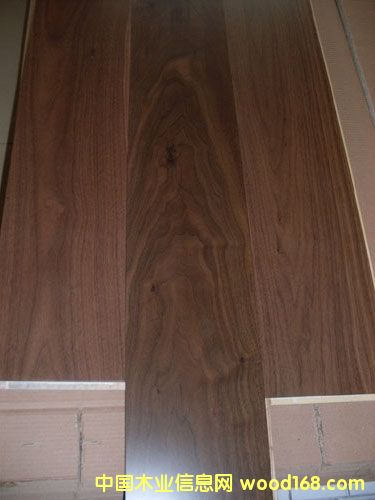 �ں��Ҷ��ӌ�ľ��(f��)�ϵذ��Ԕ��(x��)��B