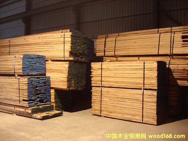 �����t��ľ