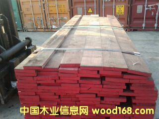 �����ں��Ҷ����ϵ�Ԕ��(x��)��B