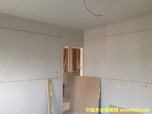 �Ϻ������u��ʽľ�Y(ji��)��(g��u)�e��