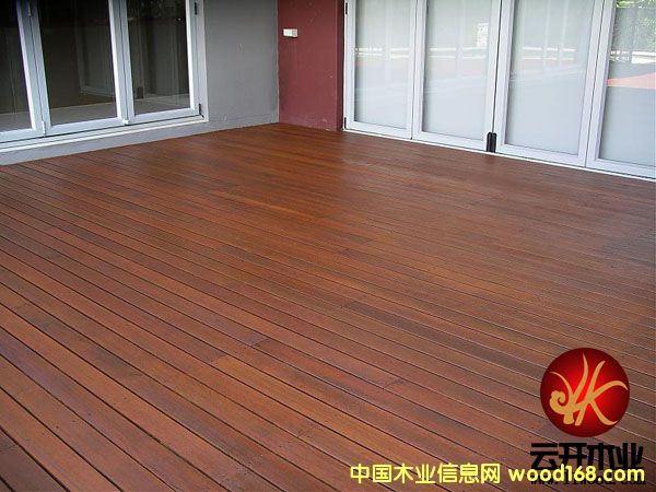 �R���������}��