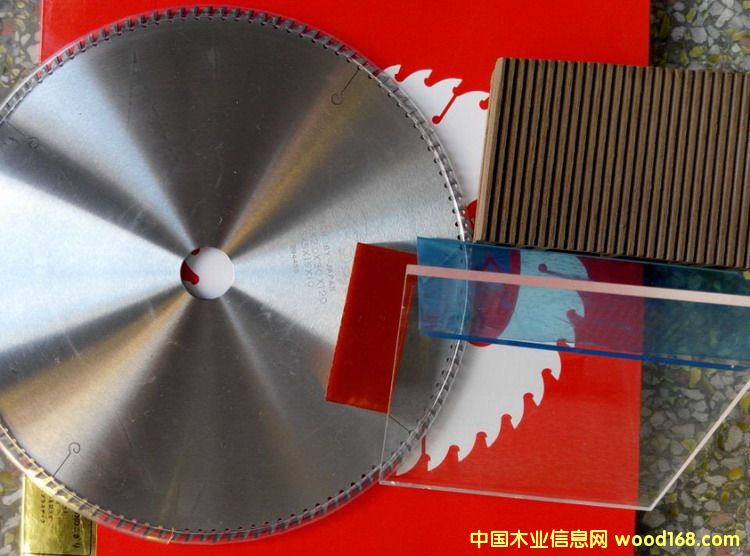 ���Ӿ���Ӳ�|(zh��)�Ͻ��Ƭ���M�ڴ��ҁ������Ƭ��Ԕ����B