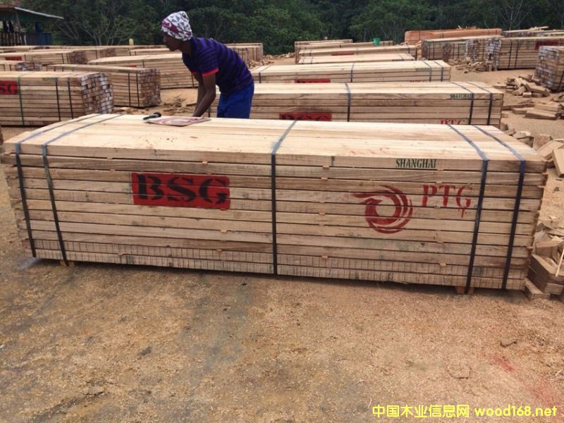 С���R������ľ