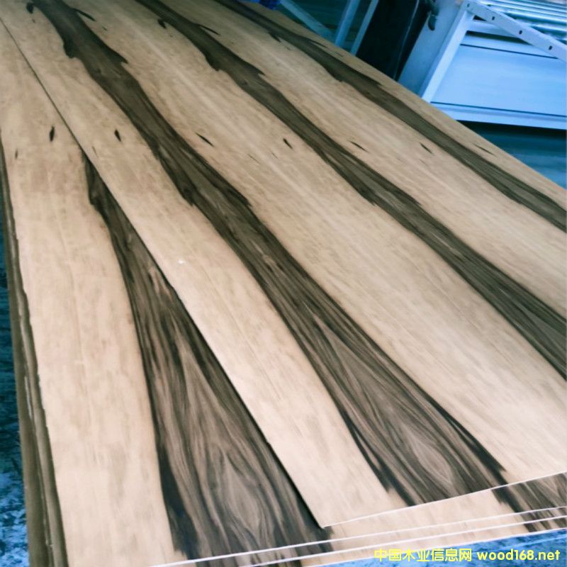 [��] UV��Ϳ�b���O��ľ����