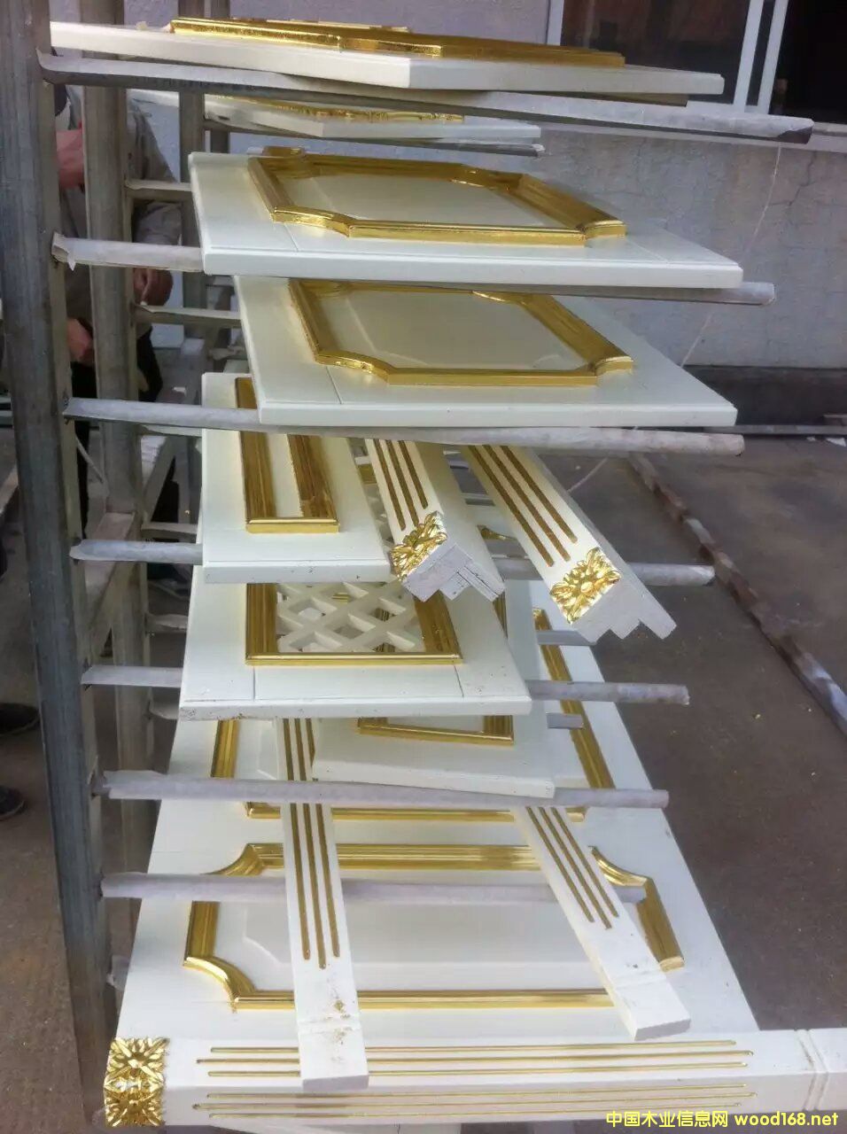 ��ľ����