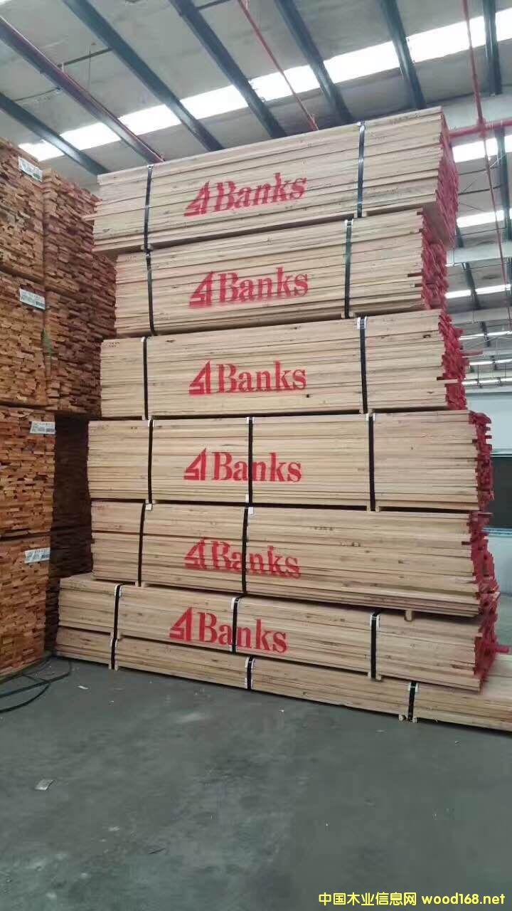 �����t��ľ