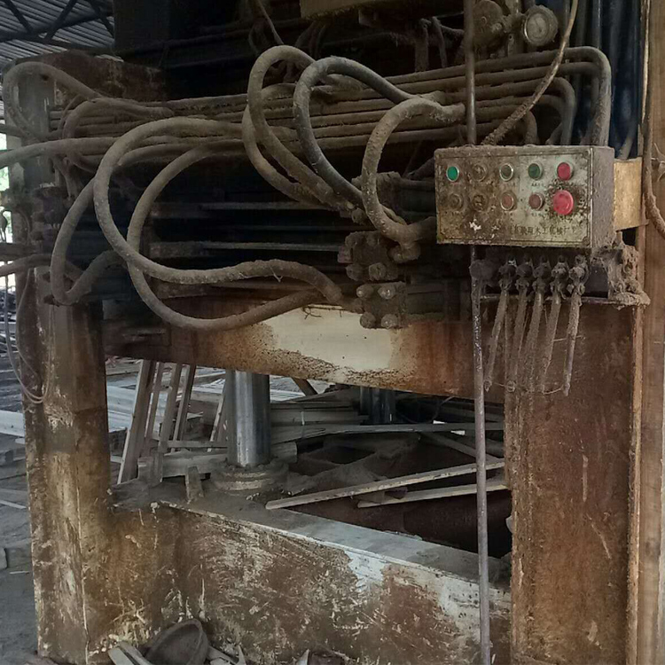 (li��n)��4*8��5��ľ�����Ă�(c��)���C