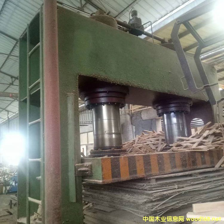 4*8�߃�(n��i)��1600mm�����ω�ʽ�䉺�C(j��)