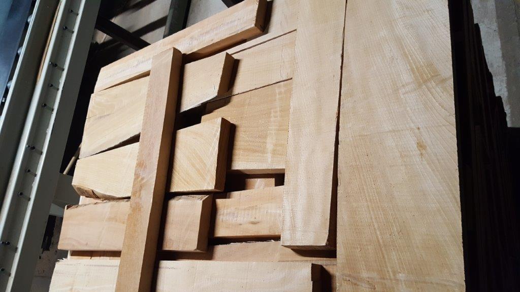 ��ľ���^��